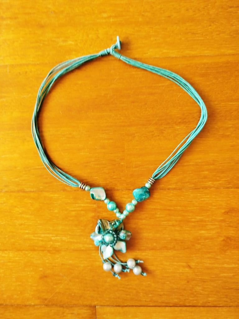 Turquoise ketting met bloemhanger, Sieraden, Tassen en Uiterlijk, Kettingen, Ophalen of Verzenden