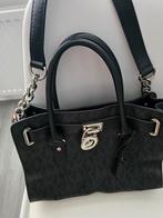 Zwarte Michael Kors handtas met zilveren details, Ophalen of Verzenden, Zo goed als nieuw, Zwart, Handtas