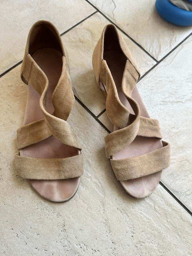 Zomerse suède sandalen - Maat 36, Kleding | Dames, Schoenen, Ophalen of Verzenden, Gedragen, Beige, Sandalen of Muiltjes