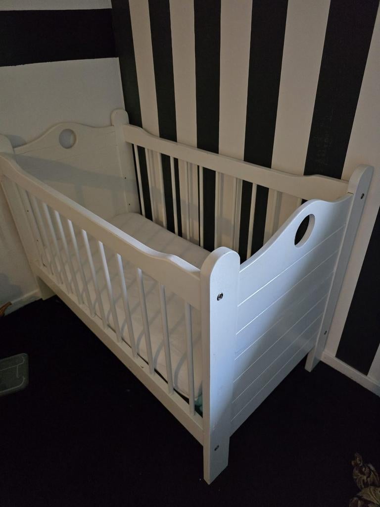 Kinderledikant wit, verstelbaar, 125x65 cm (incl. matrasje), Ophalen, Gebruikt, Ledikant