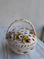 Decoratieve porseleinen mand met bloemen, Ophalen of Verzenden