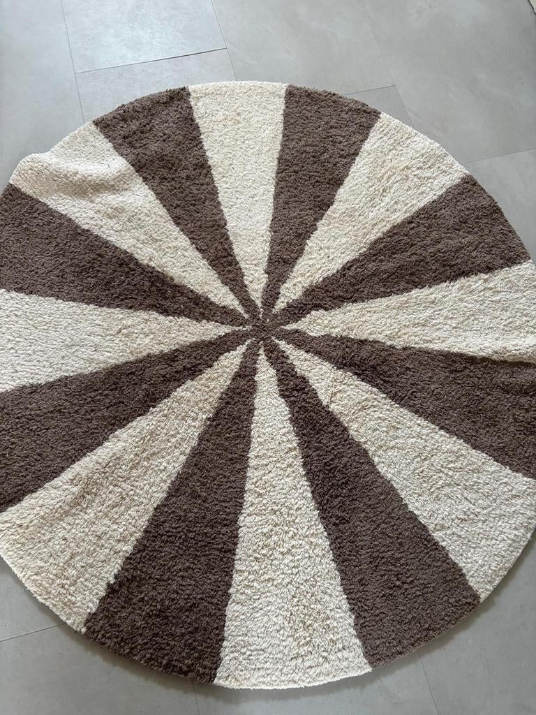 Nieuw rond vloerkleed Kwantum Circus taupe 100cm, Huis en Inrichting, Ophalen of Verzenden, Rond