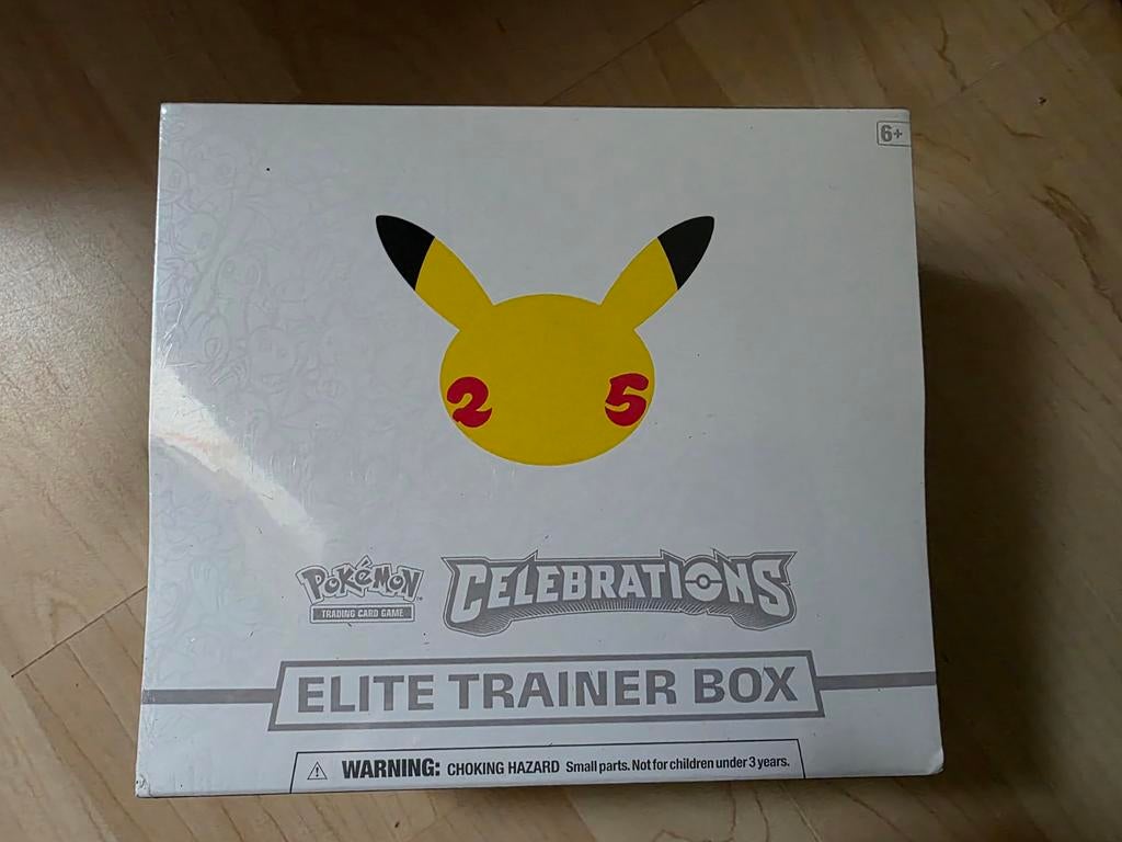 Pokemon celebrations elite trainer box, Hobby en Vrije tijd, Verzamelkaartspellen | Pokémon, Ophalen of Verzenden, Nieuw, Boosterbox