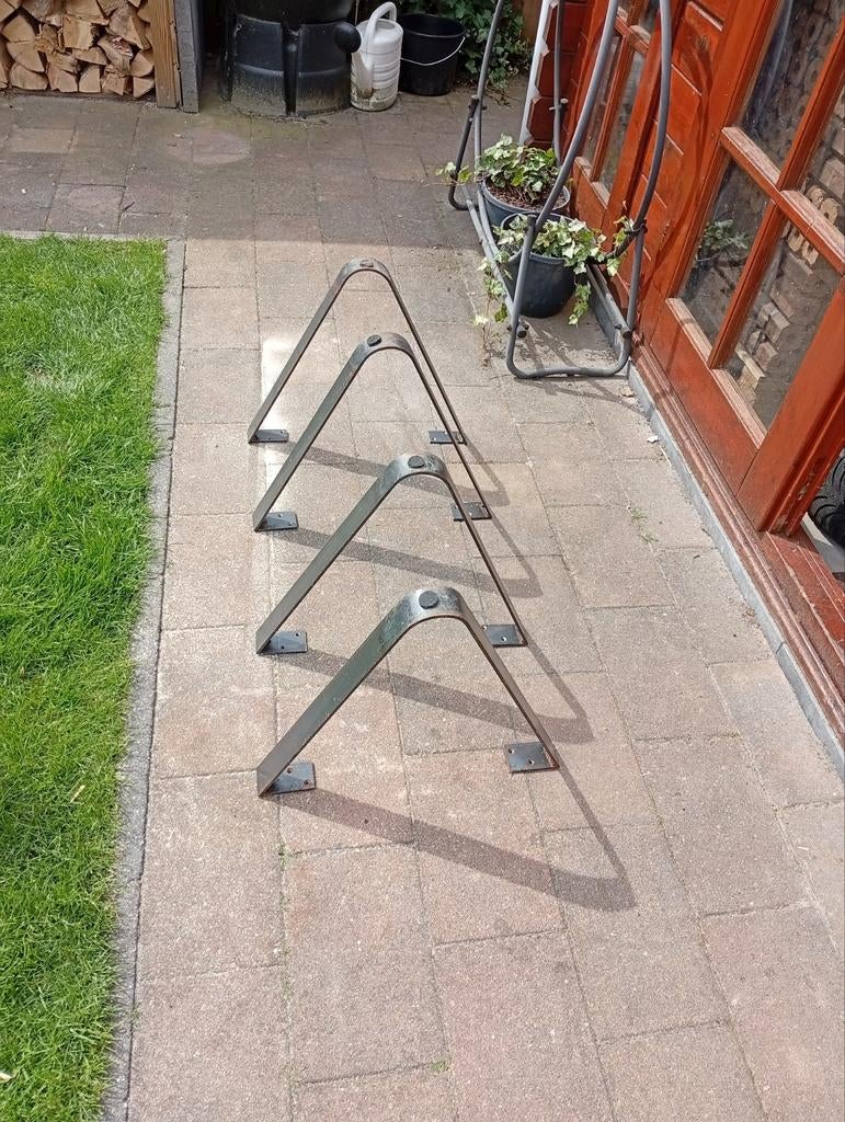 Metalen poten voor tafel of bankje, Ophalen of Verzenden, Gebruikt, Metaal, Tafelpoot