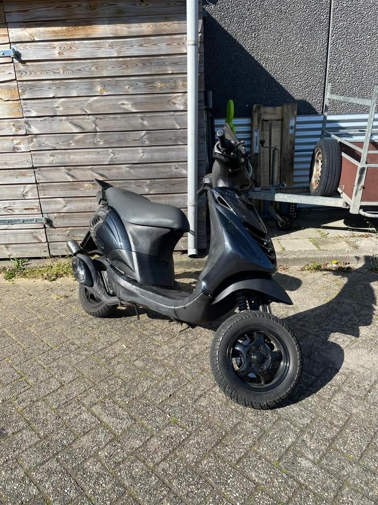 Piaggio Zip 70cc, Fietsen en Brommers, Scooters | Piaggio, Ophalen of Verzenden, Zo goed als nieuw, Zip