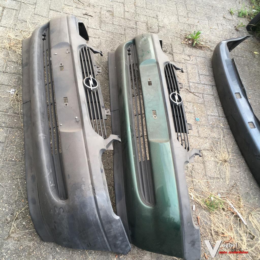Opel Corsa B 1999  Voorbumper zwart kunstof, Auto-onderdelen, Ophalen, Gebruikt, -, Voor