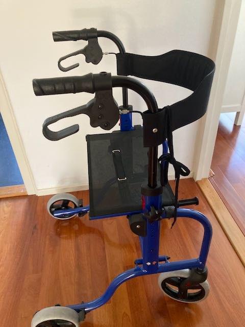 Lichtgewicht rollator, compleet, opvouwbaar, z.g.a.n., Ophalen, Opvouwbaar, Zo goed als nieuw