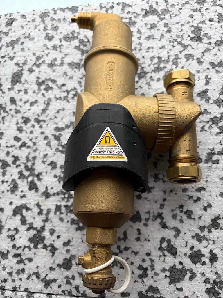 Cv vuilafscheider en ontluchter 22 mm - 2 jaar oud, Doe-het-zelf en Verbouw, Verwarming en Radiatoren, Ophalen of Verzenden, Gebruikt