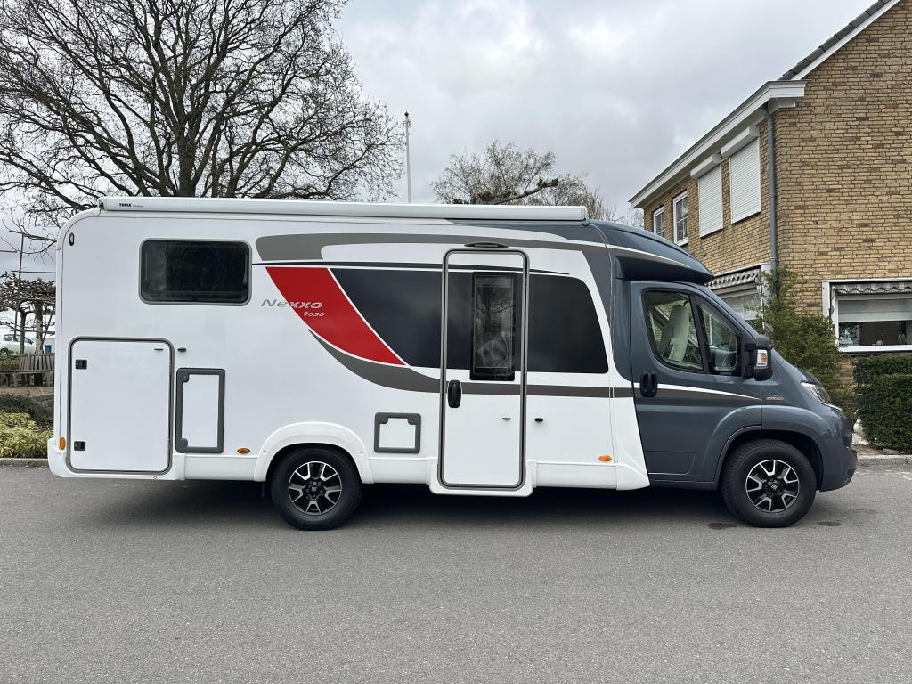 Bürstner Nexxo T 690 VERKOCHT, Caravans en Kamperen, Campers, Automaat, Ringverwarming, Fiat, Airbags