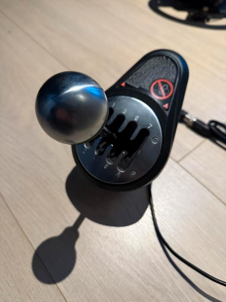 Thrustmaster TH8A shifter – voor PC / PlayStation / Xbox, Spelcomputers en Games, Spelcomputers | Overige Accessoires, Zo goed als nieuw
