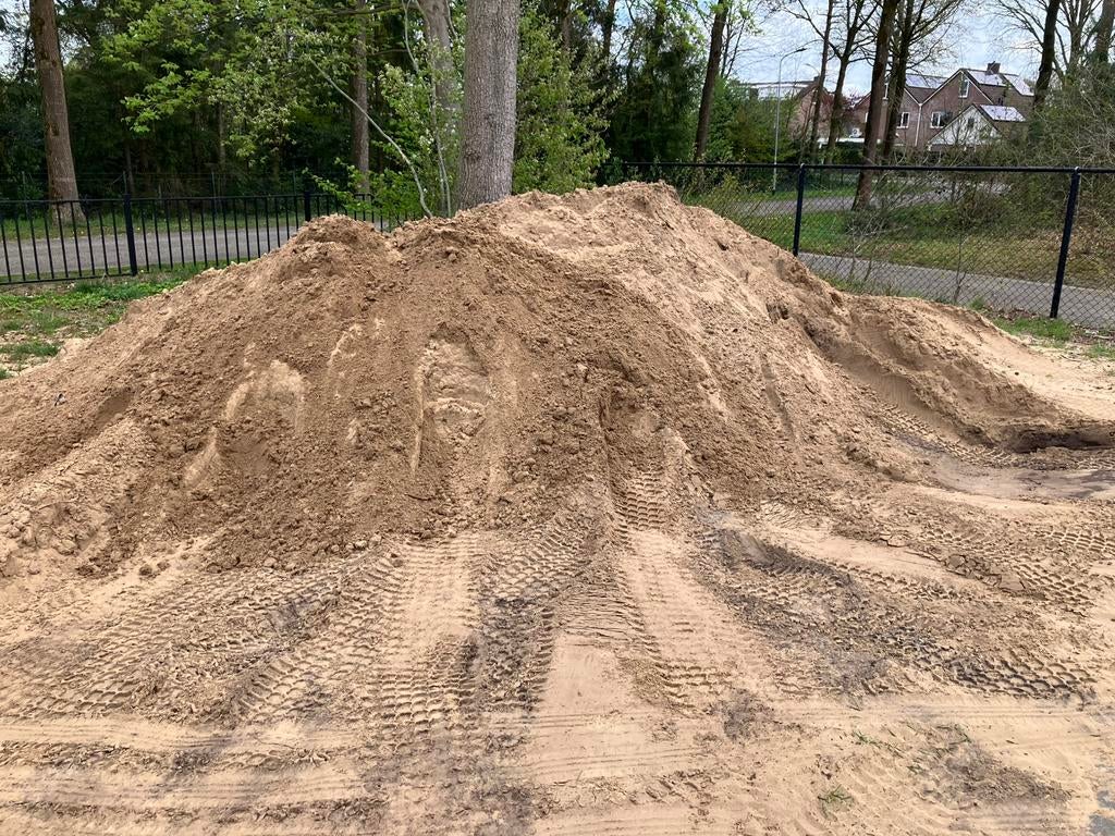 Gratis Ophoogzand geel zand straatzand circa 15 m2, Ophalen, Zo goed als nieuw, Ophoogzand