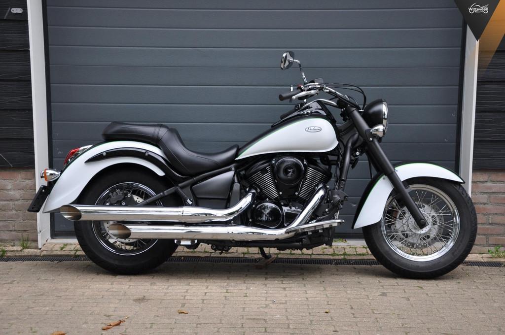 Kawasaki VN 900 Classic / Vulcan 900 met 5000 km! Als nieuw, Motoren, Motoren | Kawasaki, 903 cc, Chopper, Bedrijf, Info@witteveenmotoren.nl
