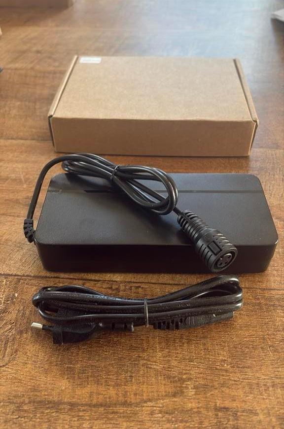 Gazelle innergy oplader 48V 2A - Nieuw, Fietsen en Brommers, Ophalen of Verzenden, Zo goed als nieuw