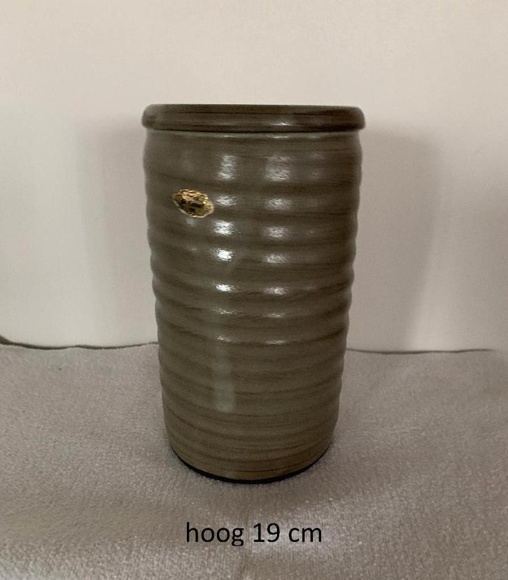 vaas, bruin - groen, Jan de Graaf vaas, ribbel effect, 19 cm, Huis en Inrichting, Woonaccessoires | Vazen, Zo goed als nieuw, Overige kleuren