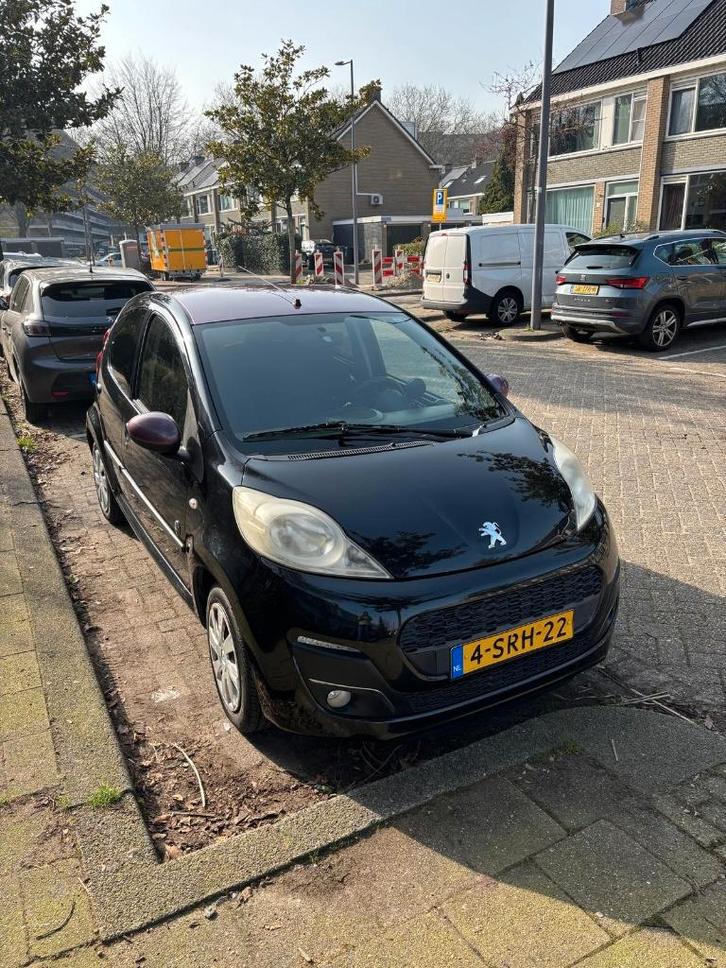 Peugeot 107 1.0 12V 5DR 2013 Zwart ENVY EDITION, Auto's, Peugeot, Particulier, Airconditioning, Bluetooth, Centrale vergrendeling