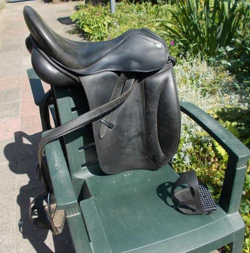 Dressuur zadel 18 inch, Dieren en Toebehoren, Paarden en Pony's | Zadels, Gebruikt, Dressuur, Ophalen of Verzenden