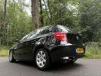 Bmw 1-serie 116i High Executive AIRCO|6 VESN|START&STOP, Auto's, 1-Serie, 4 cilinders, Zwart, Dealer onderhouden