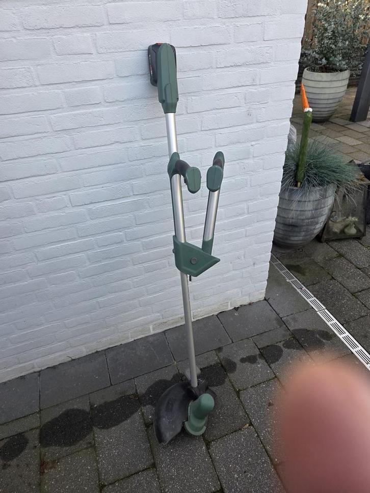 Bosch Accu grastrimmer - Perfect voor uw tuin!, Tuin en Terras, Grastrimmers, Gebruikt, Accu, 10 tot 30 cm, Ophalen