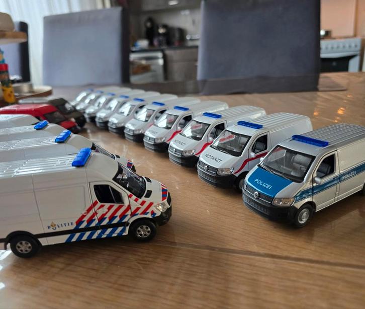 Volkswagen T6 en Mercedes Sprinter, Hobby en Vrije tijd, Modelauto's | Overige schalen, Nieuw, Auto, Ophalen of Verzenden