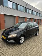 Volkswagen Polo 1.2 TSI 66KW 2015 Zwart, Auto's, Volkswagen, Voorwielaandrijving, Stof, Zwart, Parkeersensor