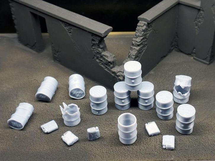 12 german oil drums & 5 jerry cans, 1:35, resin/3d printed, Hobby en Vrije tijd, Modelbouw | Figuren en Diorama's, Nieuw, Diorama