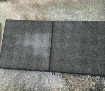 Rubberen tegels ca 50x50x9 speeltoestel dakterras ed beschikbaar voor biedingen