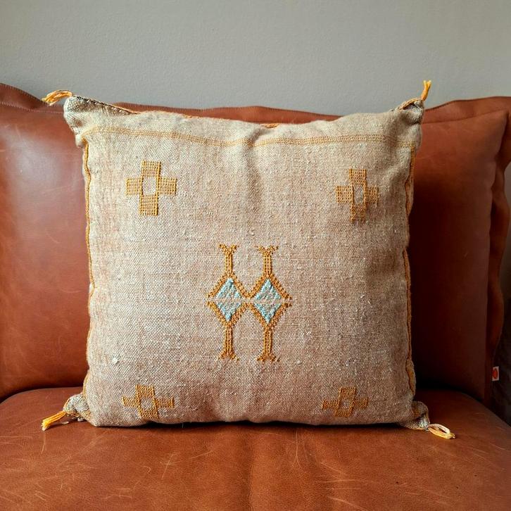 Traditioneel Marokkaans cactuszijde kussen/honingbeige/45x45, Huis en Inrichting, Woonaccessoires | Kussens, Zo goed als nieuw