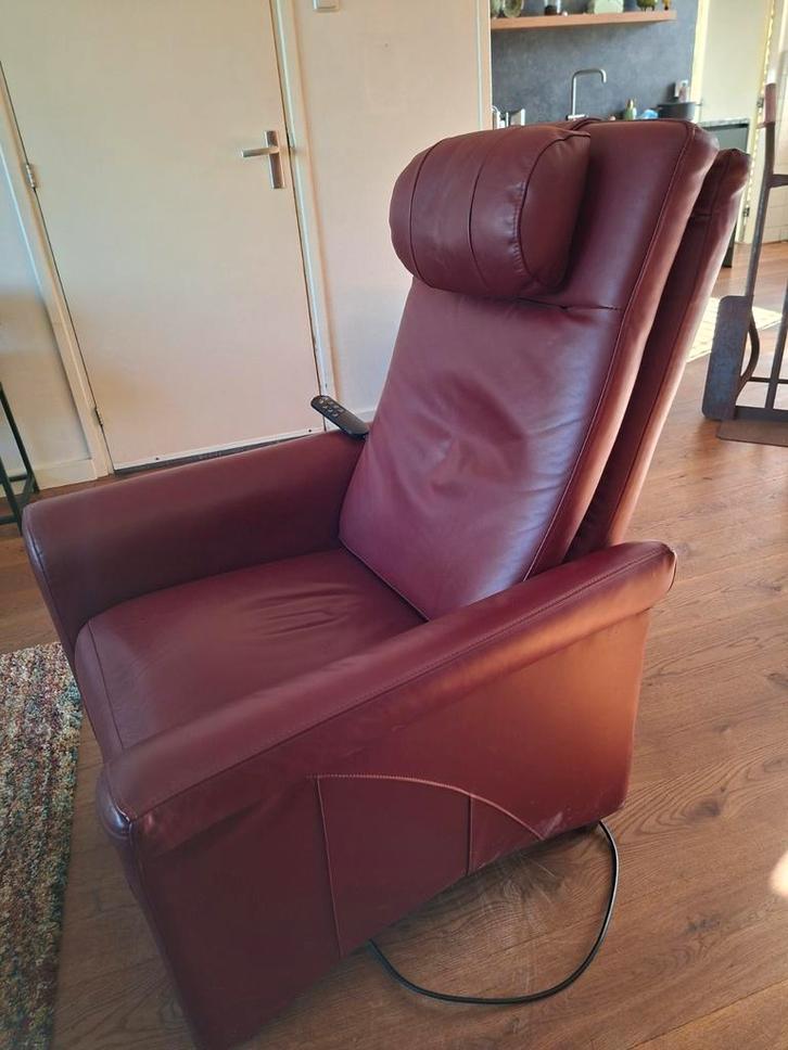 Bordeaux Elektrische Relaxstoel, leer in nette staat., Huis en Inrichting, Fauteuils, Gebruikt, Leer, 75 tot 100 cm, Ophalen of Verzenden