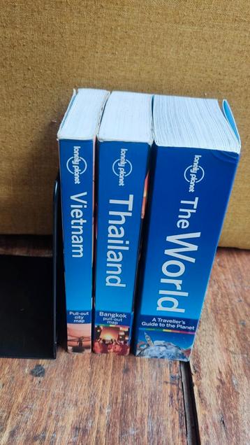 The lonely planet, The World, Thailand, Vietnam beschikbaar voor biedingen
