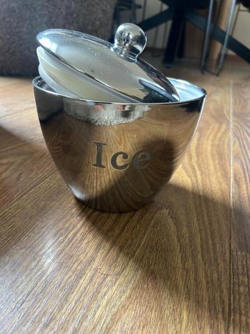 IJsbucket beschikbaar voor biedingen