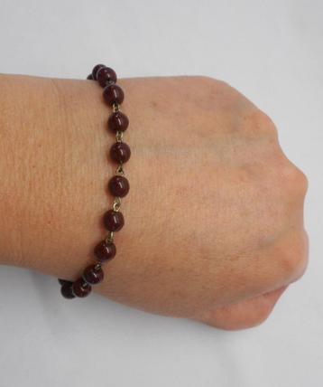 Zilveren armband met donker rode kralen nr.019 beschikbaar voor biedingen