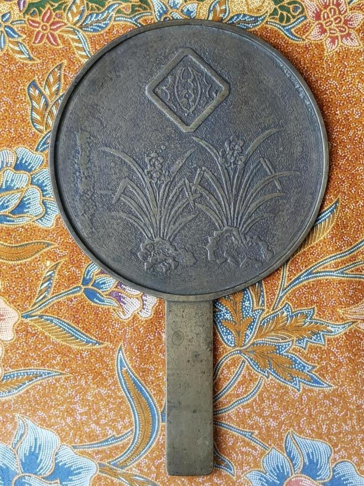 Mooie antieke Oosterse sjamaanspiegel van brons 27,2 cm., Antiek en Kunst, Kunst | Niet-Westerse kunst, Ophalen of Verzenden