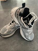 Sportieve sneaker, Ophalen of Verzenden, Zo goed als nieuw, Schoenen