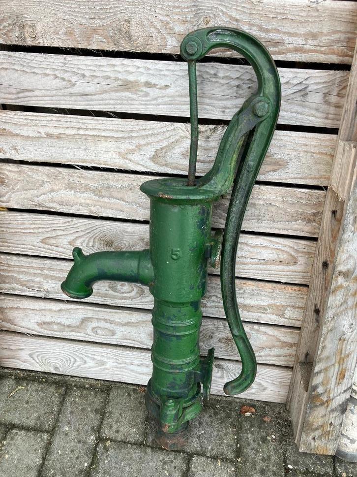 Grote antieke gietijzeren zwengelpomp / handpomp (nr.5) 85cm, Tuin en Terras, Overige Tuin en Terras, Gebruikt, Ophalen of Verzenden
