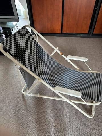 2 heerlijke verstelbare ligstoelen beschikbaar voor biedingen