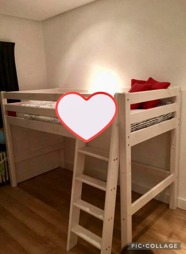 Half hoogslaper met 2 (hut)panelen, lattenbodem en matras, Kinderen en Baby's, Kinderkamer | Stapelbedden en Hoogslapers, Gebruikt