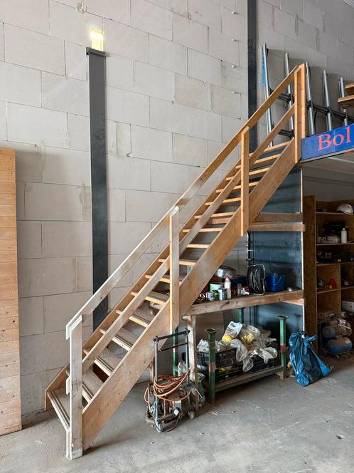 Houten Werkplaatstrap recht, Doe-het-zelf en Verbouw, Ladders en Trappen, Gebruikt, Trap, 2 tot 4 meter, Ophalen