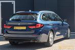 BMW 5-serie Touring 530e xDrive High Executive|Camera|Dealer, Auto's, 1998 cc, 4 cilinders, 2000 kg, Blauw
