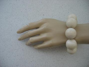 Armband Grote Lichtgekleurde Houten Ballen Vintage beschikbaar voor biedingen