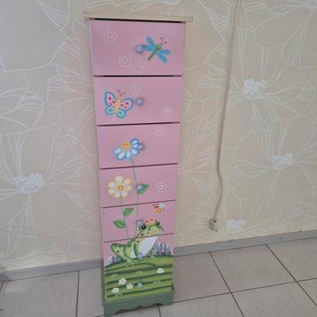 Magic Garden ladenkast beschikbaar voor biedingen