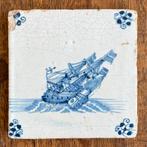 Antieke tegel met schip - 17e eeuw - ongerestaureerd, Ophalen of Verzenden