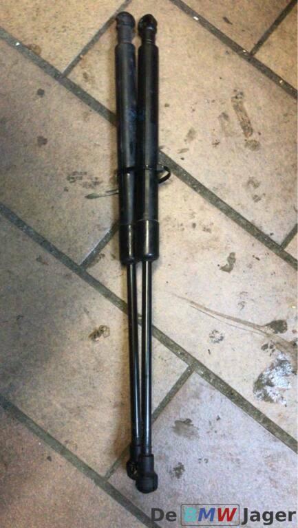Gasveer motorkap BMW E81 E82 E87 E88 51237118370, Auto-onderdelen, Klein materiaal, BMW, Gebruikt, Ophalen of Verzenden