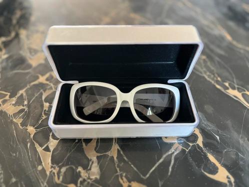 Originele DKNY vintage witte zonnebril dames met doos, Sieraden, Tassen en Uiterlijk, Zonnebrillen en Brillen | Dames, Zo goed als nieuw