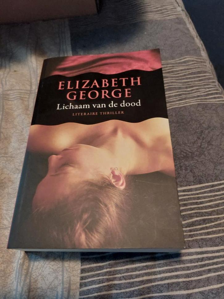Elizabeth George - Lichaam van de dood, Boeken, Thrillers, Zo goed als nieuw, Scandinavië, Ophalen of Verzenden