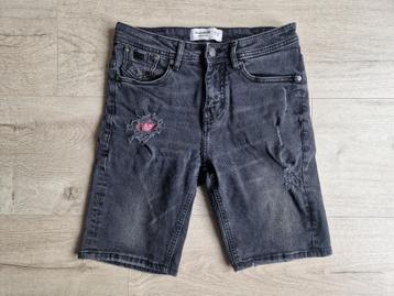 Pull and Bear heren short (EUR 38 - MEX 30) beschikbaar voor biedingen
