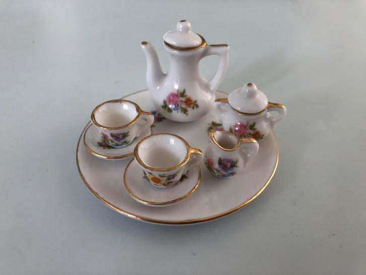 Antiek poppenserviesje met bloemen, handgeschilderd goud, Antiek en Kunst, Antiek | Speelgoed, Ophalen of Verzenden