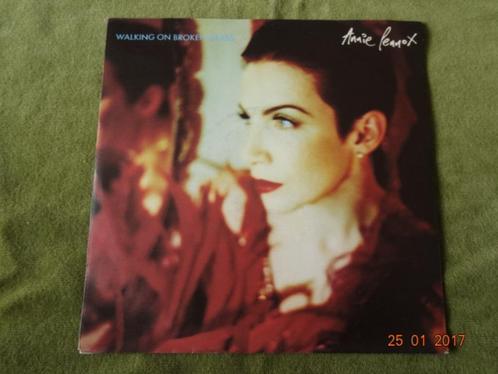 Annie Lennox - Walking on broken glass   (7"), Cd's en Dvd's, Vinyl Singles, Gebruikt, Single, Pop, 7 inch, Ophalen of Verzenden