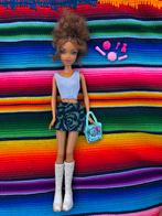 Barbie pop met accessoires en navelpiercing, Kinderen en Baby's, Speelgoed | Poppen, Ophalen of Verzenden, Gebruikt, Barbie