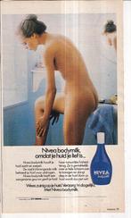 Retro reclame 1980 Nivea bodymilk met naakte vrouw, Overige typen, Ophalen of Verzenden