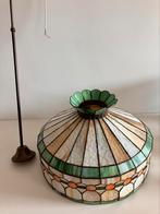 Tiffany stijl lamp, glas in loodkap, art nouveau-vintage, Antiek en Kunst, Ophalen